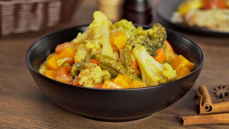 Овощное рагу с кабачками