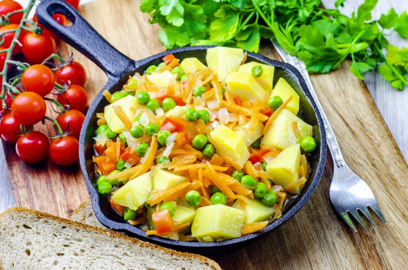 Овощное рагу с капустой и картошкой