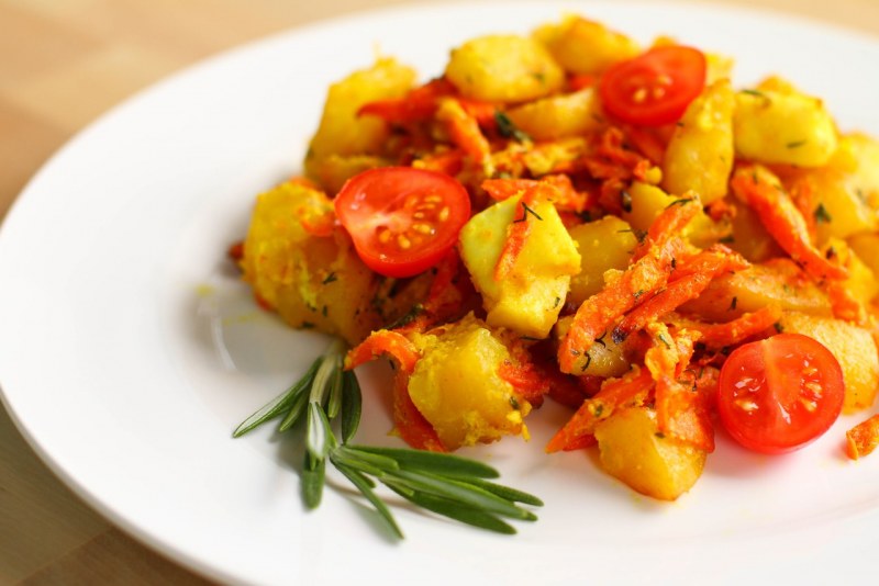 Овощное рагу с кабачками и картошкой и капустой в мультиварке