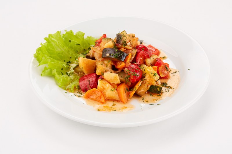 Капуста тушеная с овощами