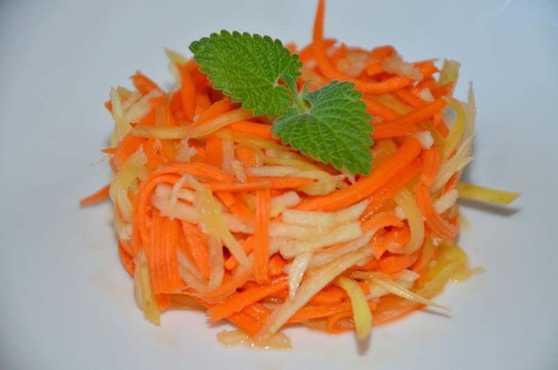 Салат из редьки и моркови