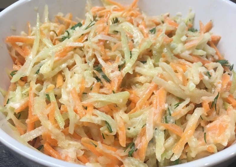 Салат из редьки и моркови