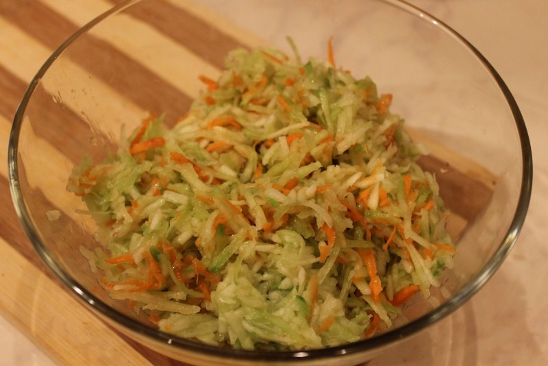 Салат из редьки и моркови
