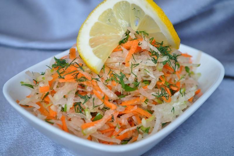 Салат из редьки и моркови