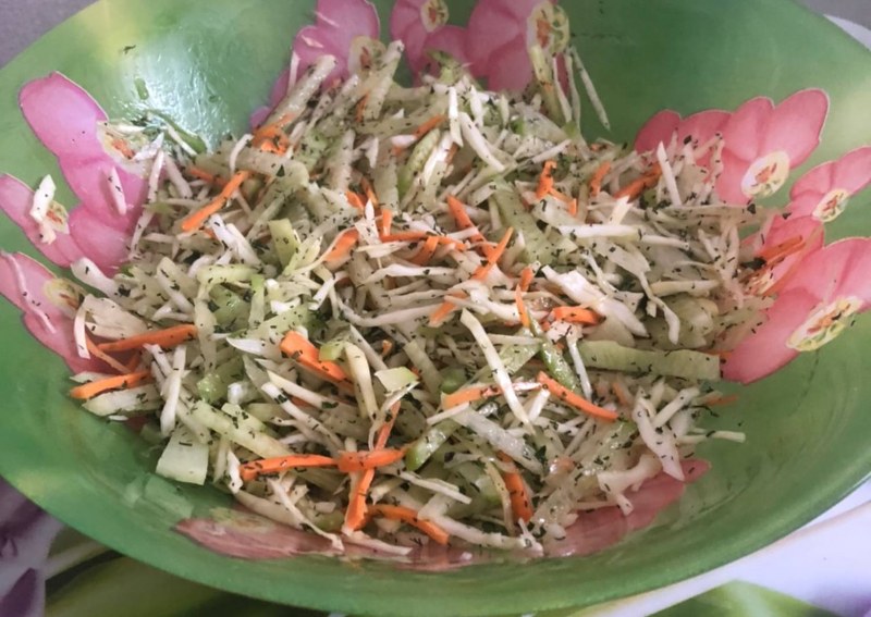 Салат с редькой и морковью