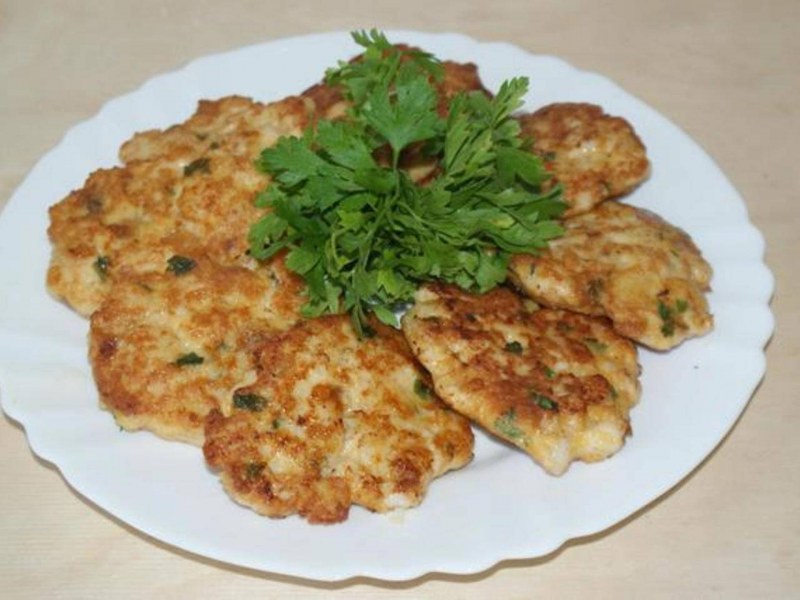 Рубленные куриные котлеты с грибами