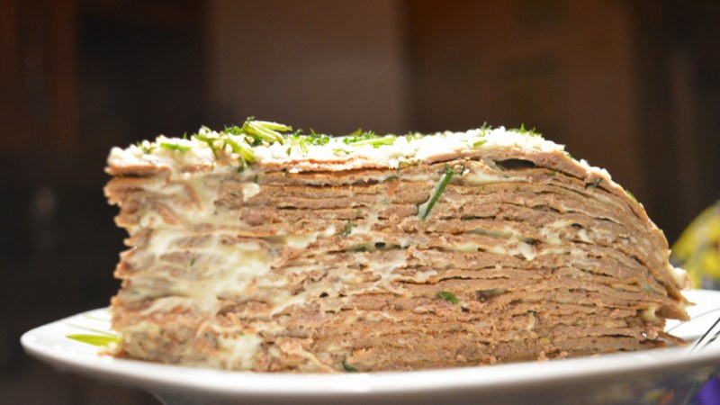 Печёночный торт из куриной печени с молоком