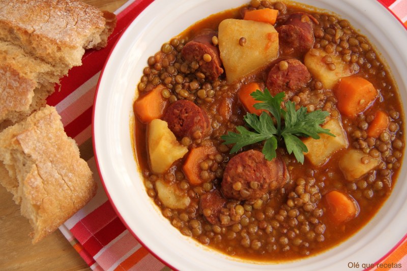 Чечевица с баклажанами и помидорами