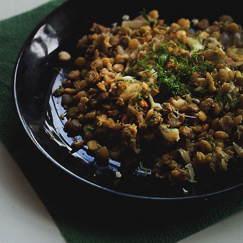 Чечевица с грибами и овощами