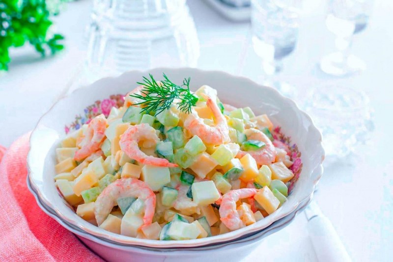 Салат с кальмарами и икрой