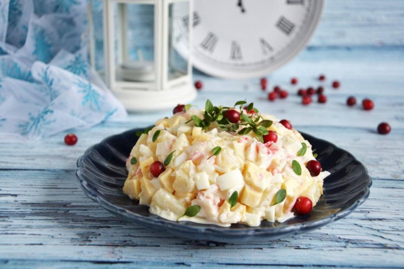 Праздничный стол из морепродуктов