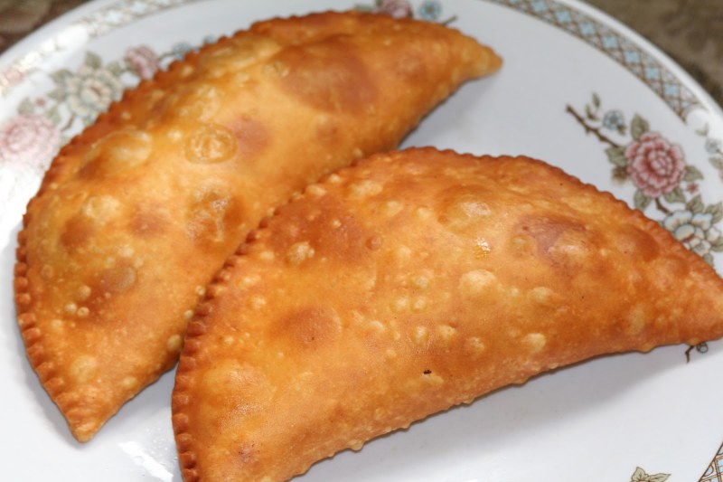Чебуреки жареные