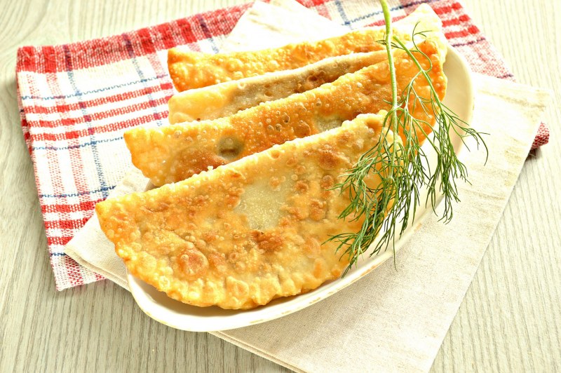 Самые вкусные и сочные чебуреки