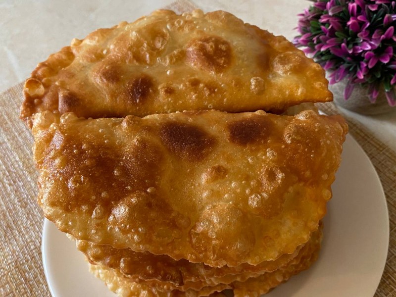 Вкусные пузырчатые чебуреки