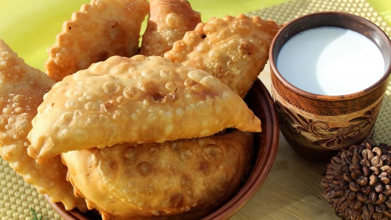 Чебуреки жареные