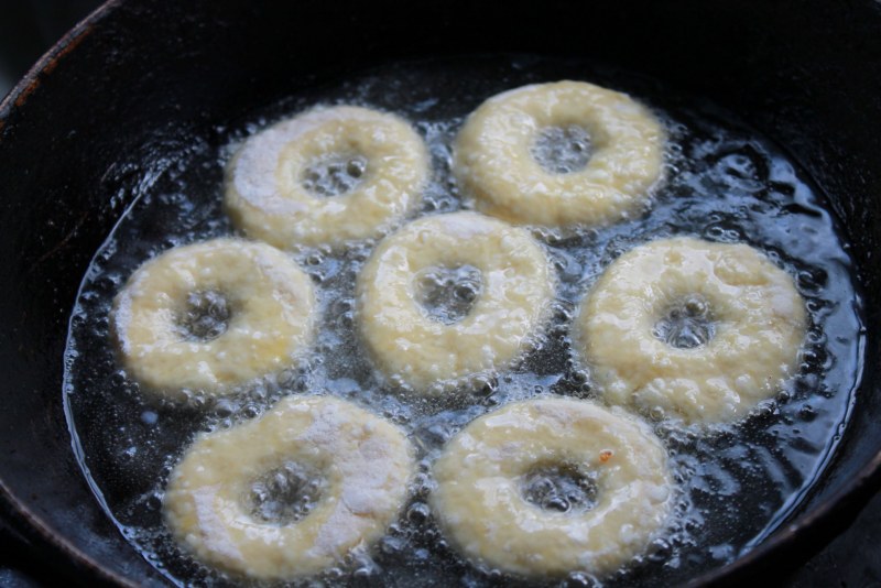 Пышки с сахарной пудрой