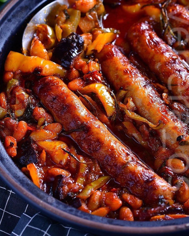 Купаты с овощами и фасолью