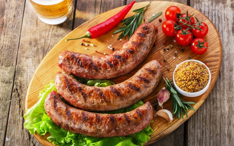 Купаты в духовке с картофелем