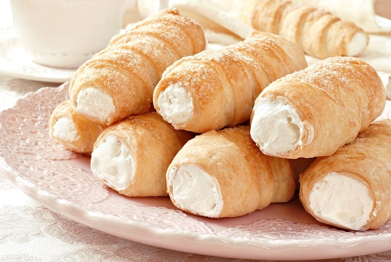 Пирожное муфточка с белковым кремом