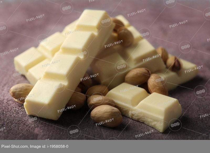 Белый шоколад с орехами фирма