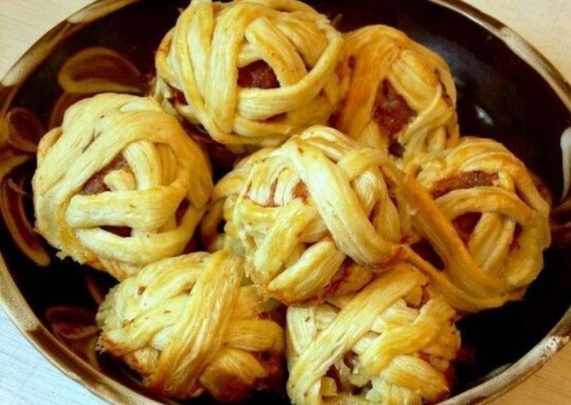 Мясные шарики в слоеном тесте