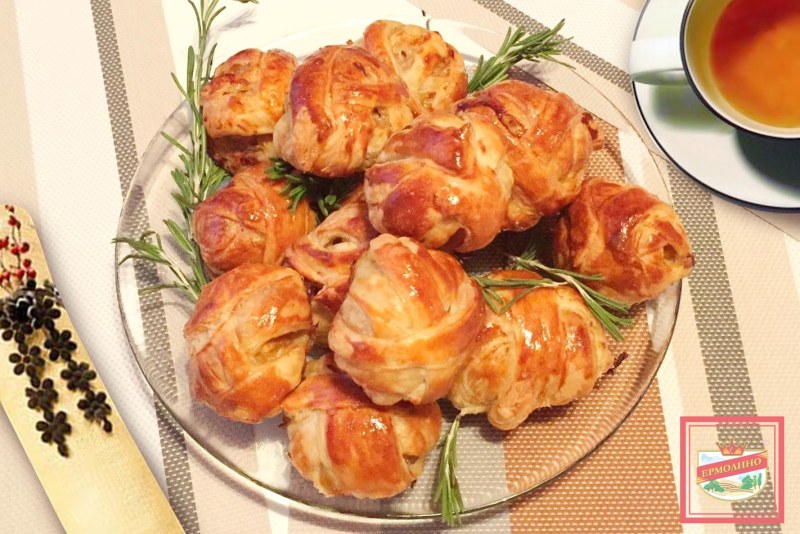 Мясные клубочки в слоеном тесте