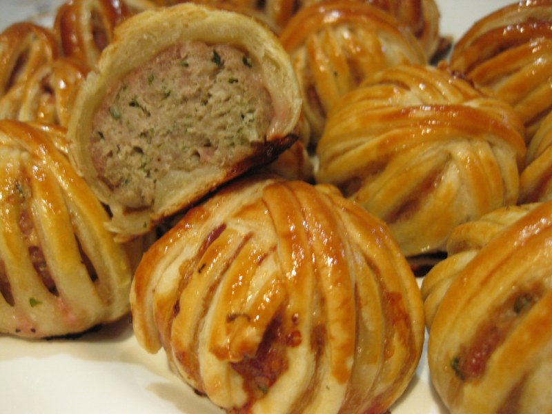 Мясные клубочки в слоеном