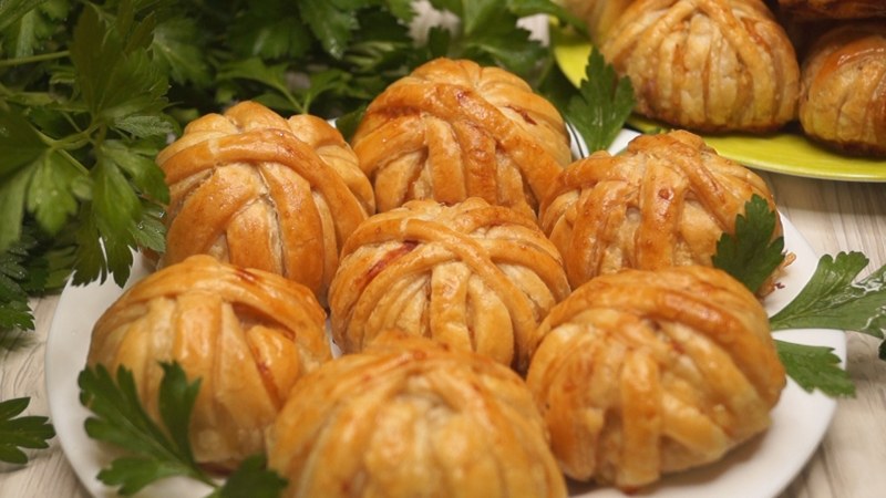 Мясные клубочки в слоеном