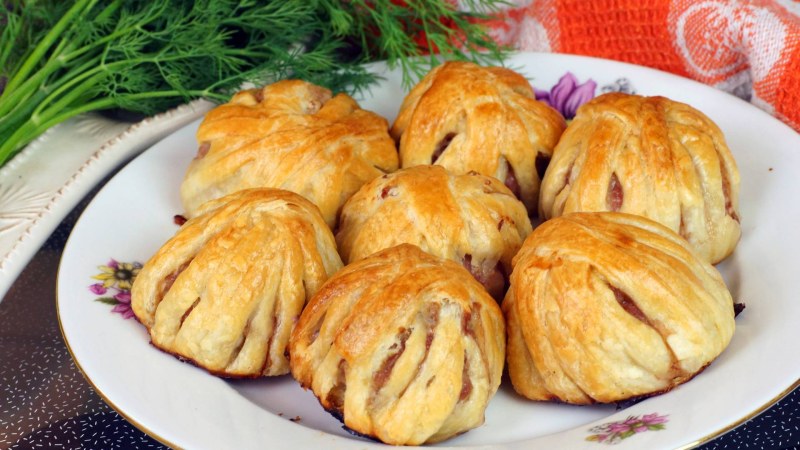 Мясные клубочки в слоеном