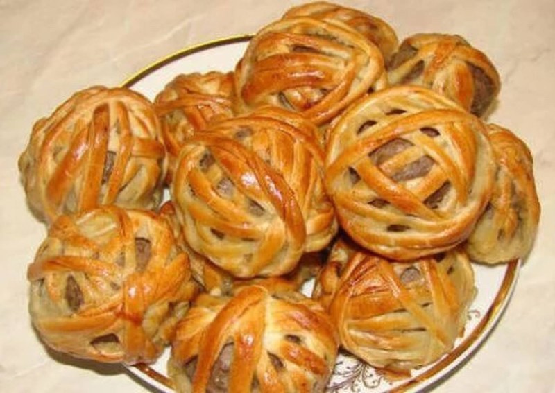 Мясные клубочки в слоеном