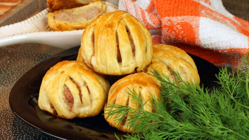 Мясные клубочки в слоеном