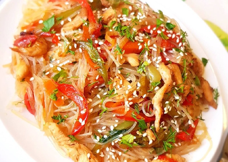 Фунчоза с куриной грудкой