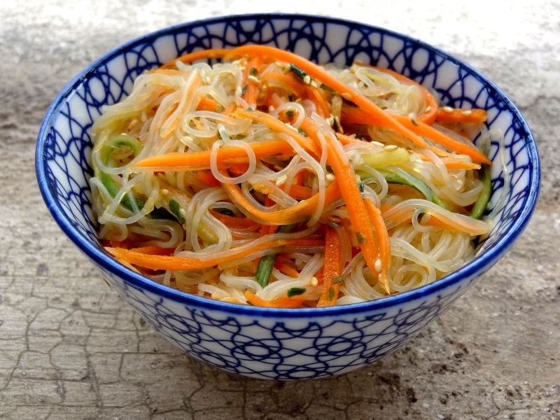 Salat фунчоза