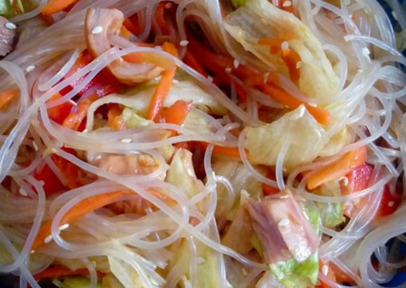 Фунчоза с копченой курицей