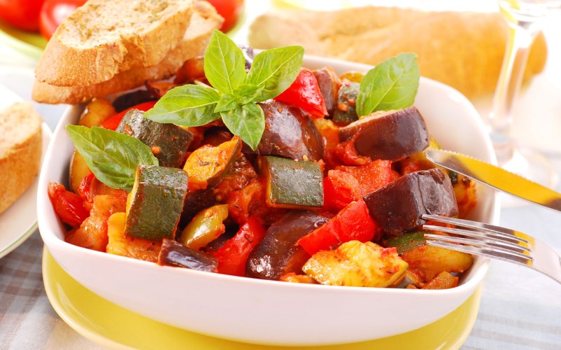 Овощное рагу с кабачками и баклажанами