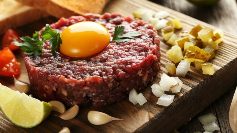 Сырое мясо тартар