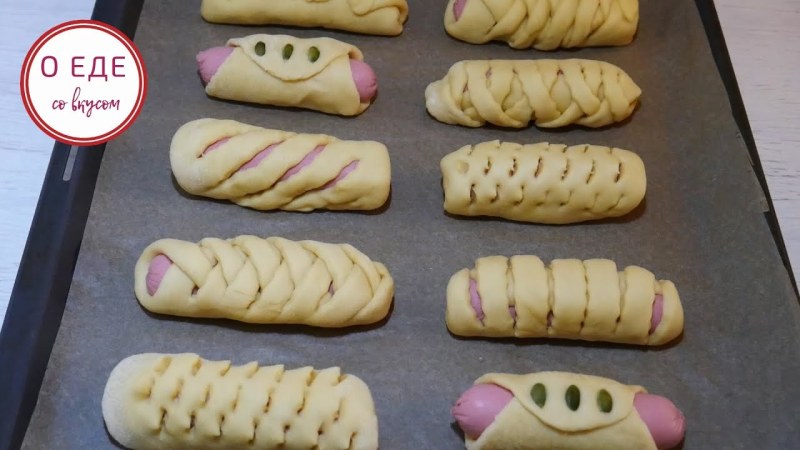 Булочка с сосиской и сыром