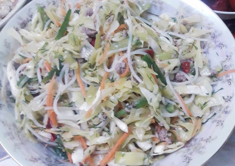 Салат с фунчозой и майонезом