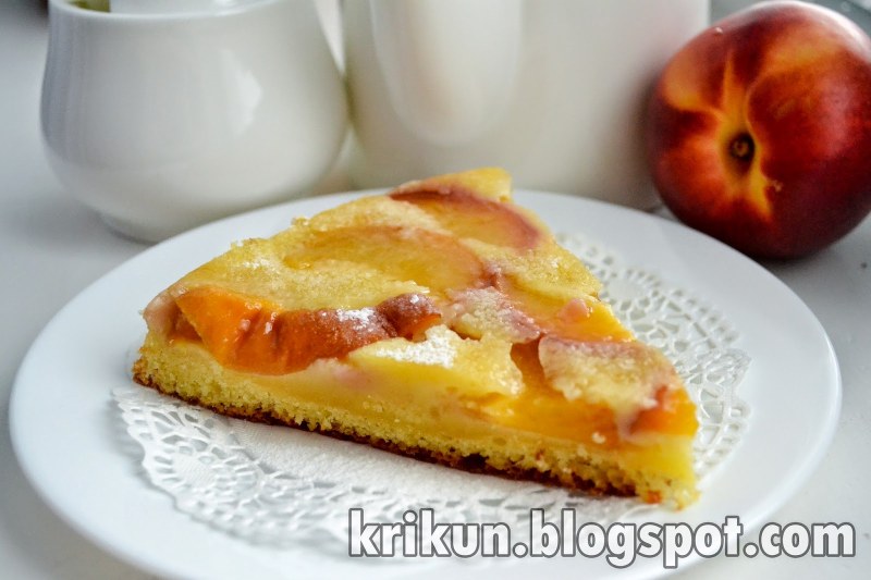 Пирог с творогом и персиками