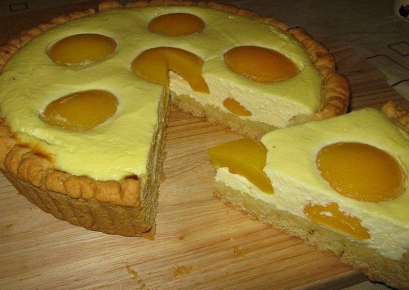 Творожный пирог с персиками