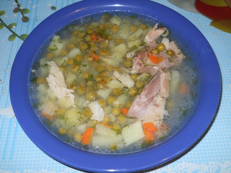 Суп с беконом и зеленым горошком