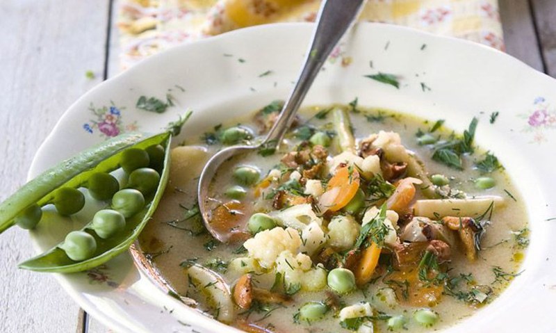 Суп со свежим горошком и курицей