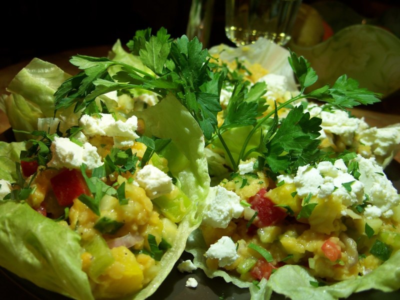 Салат с брынзой и курицей