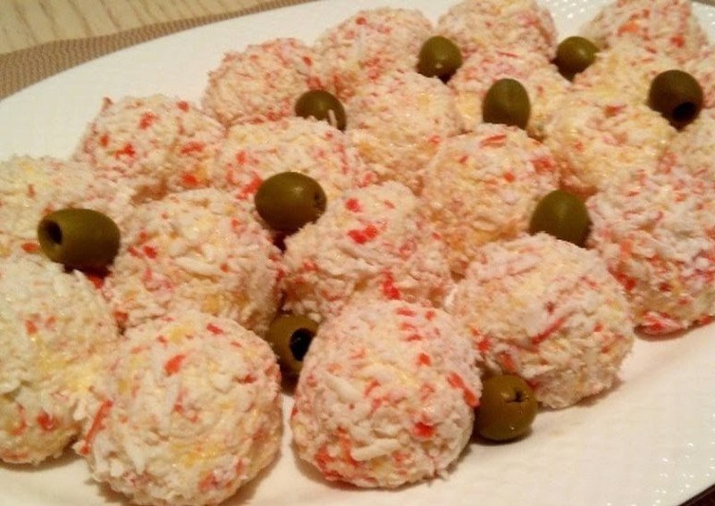 Закуска Рафаэлло из крабовых палочек рецепт