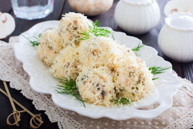 Закуска Рафаэлло с крабовыми палочками