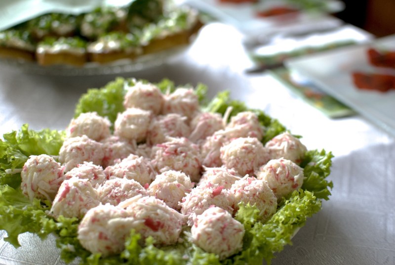 Закуска Рафаэлло с крабовыми палочками
