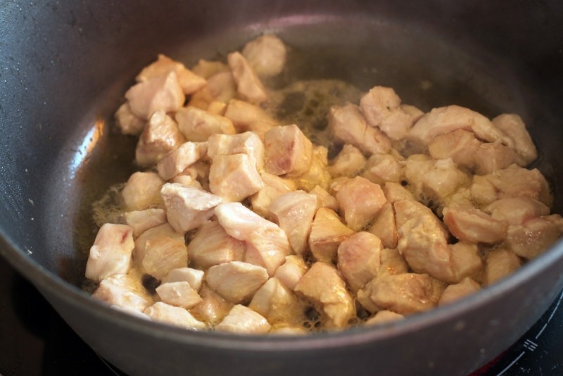 Жареная курица кубиками