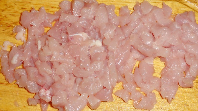 Мелко порезанная курица