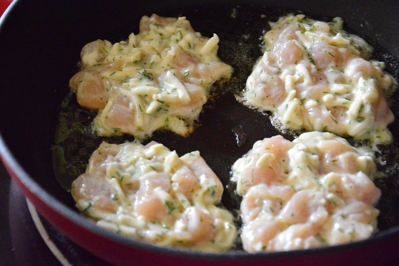 Блюда из куриной грудки на сковороде
