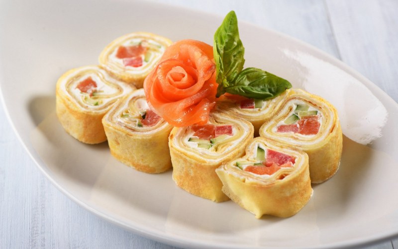 Блинные пенечки с красной икрой